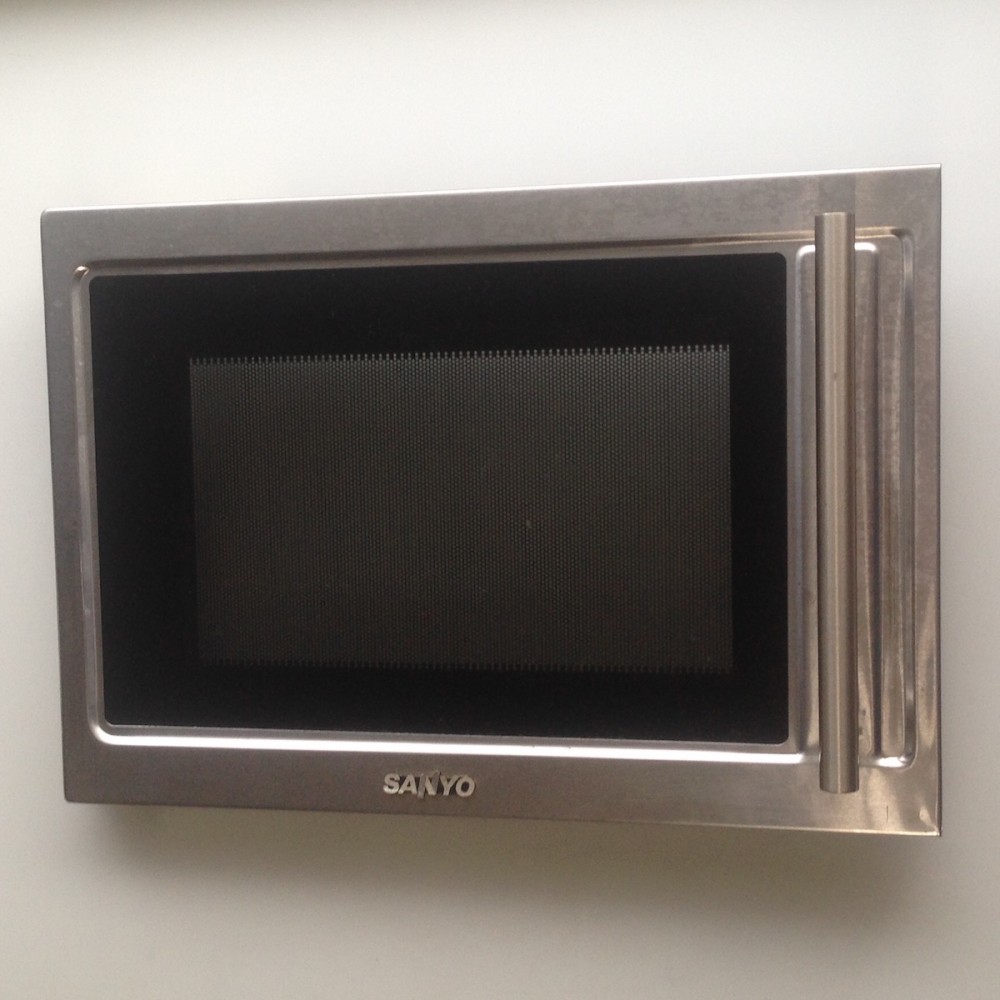 GA1000AS23P04 Sanyo Microwave Door Assembly EM-Z2000S